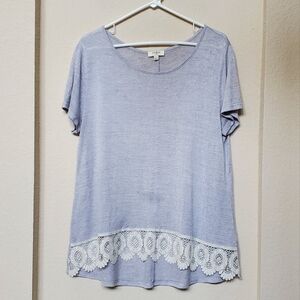Umgee S/S Lace Front Hem Top.  Size Large